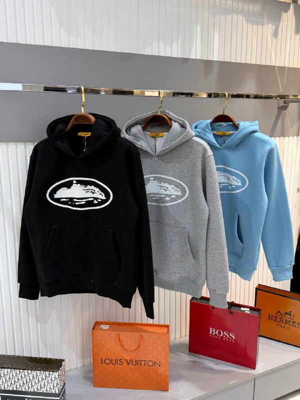 Apparel — TGl_Fu6CqYeN view