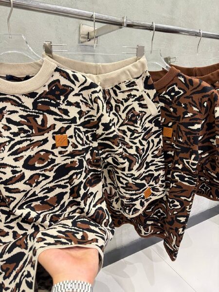 Apparel — TGm17_ISmQEs