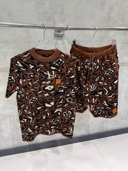 Apparel — TGm17_ISmQEs view 4