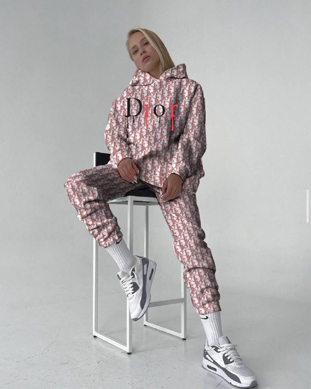 Apparel — TGm7ut23MwPj