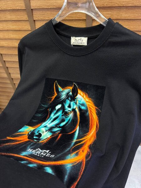 Apparel — TGnmWK1zgvQ_ view 2
