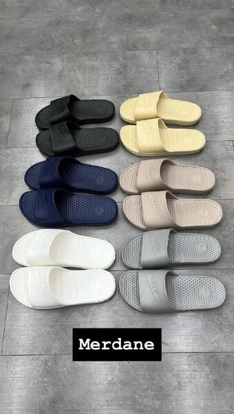 Men's Sneakers — TGo0ib_IAcj0