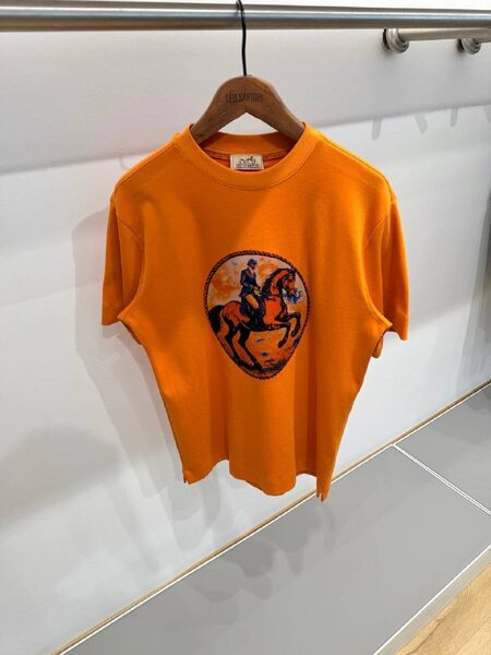 Apparel — TGo2zuBRukkE view 2