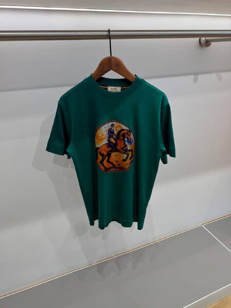 Apparel — TGo2zuBRukkE view 3