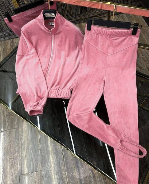 Apparel — TGo57qgGIxNf view 2