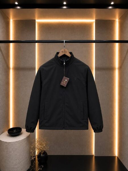Apparel — TGoO3OFTxDWb view 4