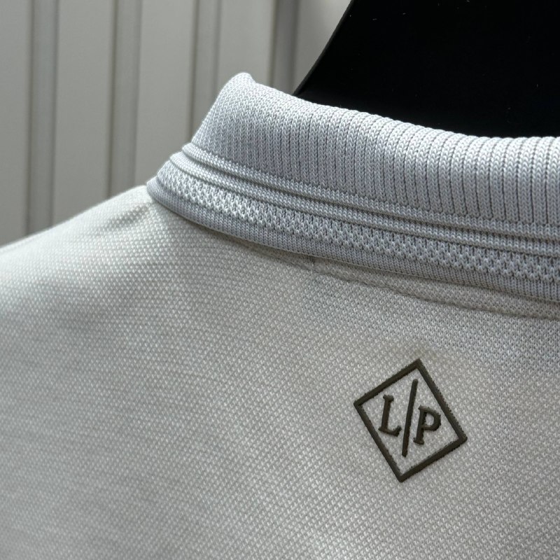 Apparel — TGoRbPZ9VYMG view