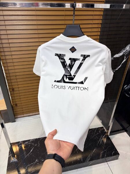 Apparel — TGoTz5HWMbAg view 2