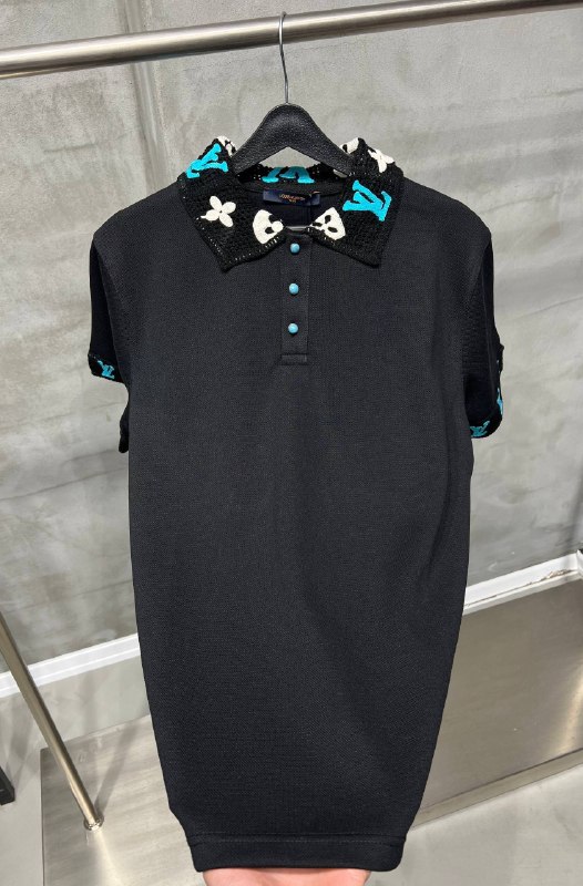 Apparel — TGpYpdIxgngV view