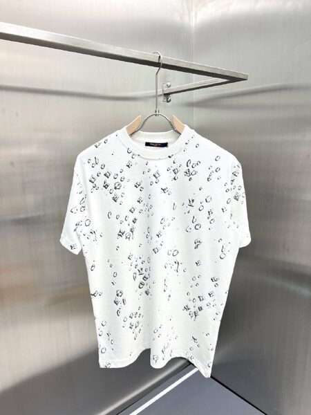 Apparel — TGpeNRS0qeQM