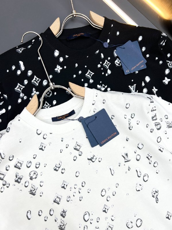 Apparel — TGpeNRS0qeQM view