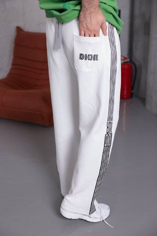 Apparel — TGpgDugxsI8S view