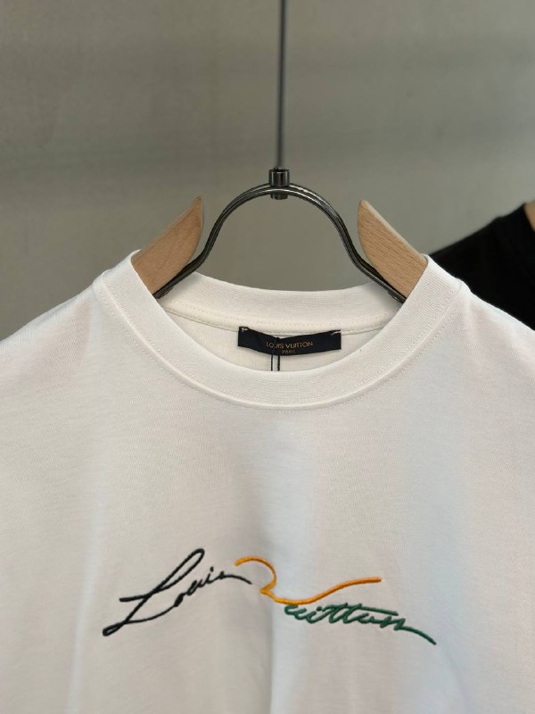 Apparel — TGpkgqWHUovw view