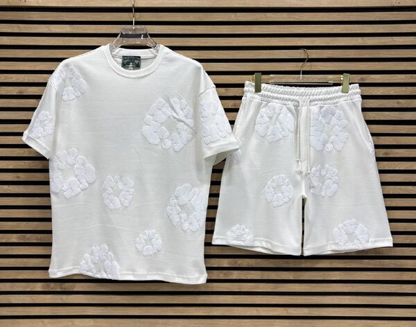 Apparel — TGq8MOo-wJUh view 2