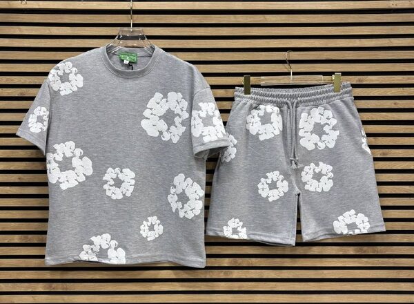 Apparel — TGq8MOo-wJUh view 4