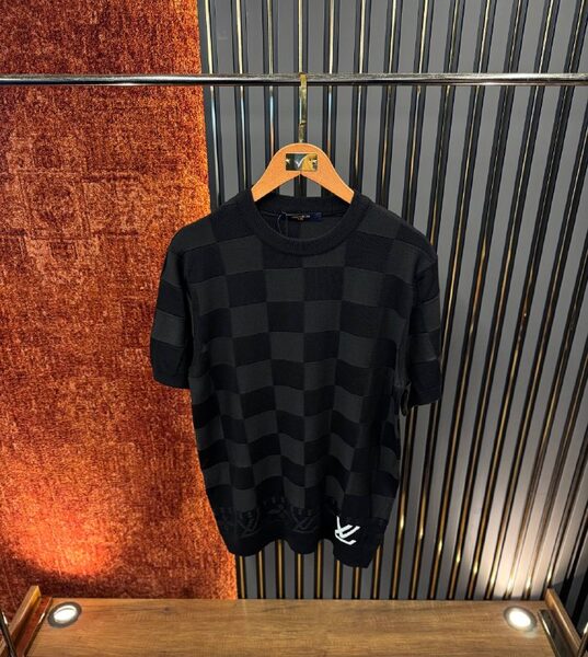 Apparel — TGqC_V7uRUAL view 3