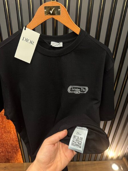 Apparel — TGqDrac2aTvG view 5