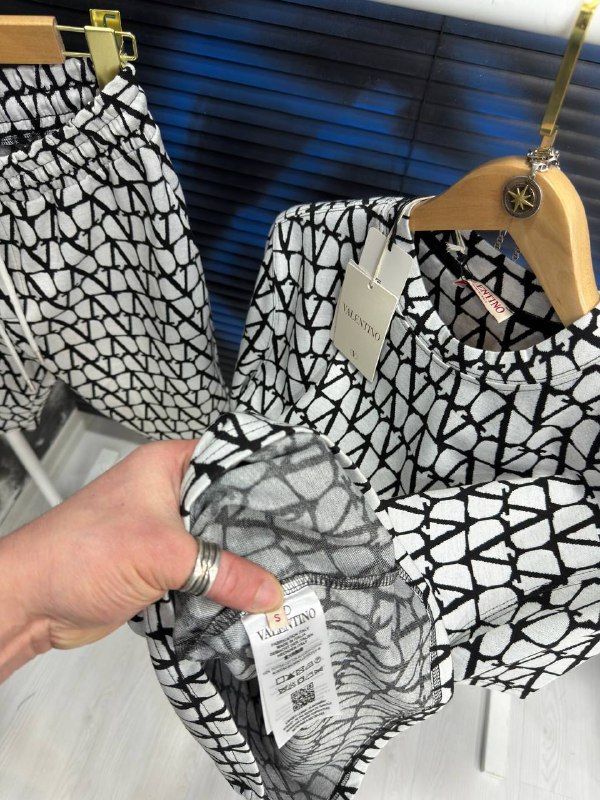 Apparel — TGqk2NTfsFkf view