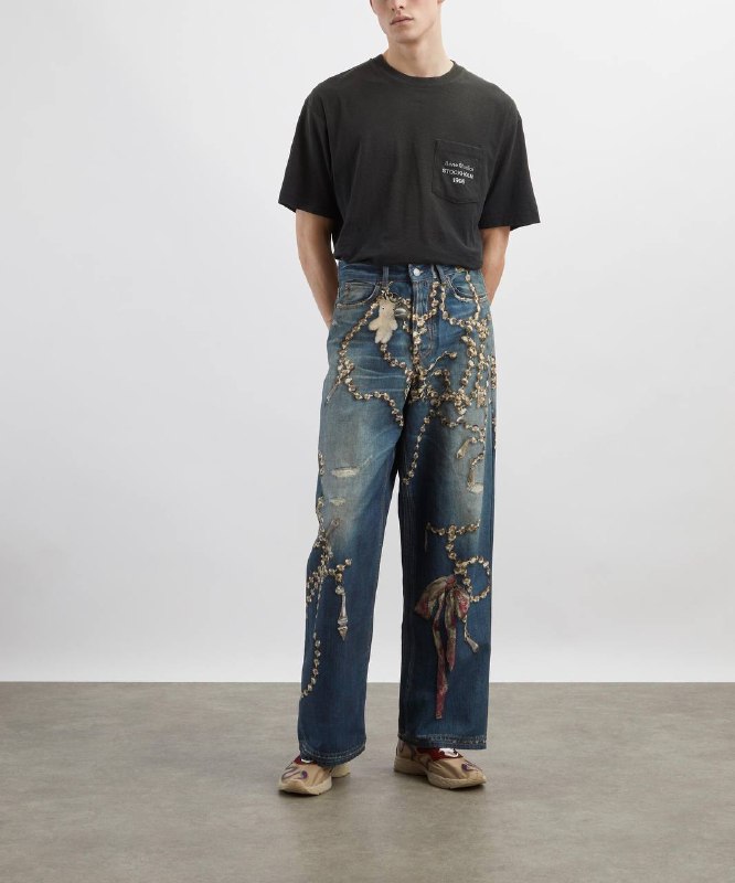 Apparel — TGqn1xTZKPoY view