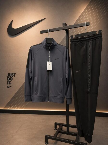 Apparel — TGqnDFQeJvg0 view 4