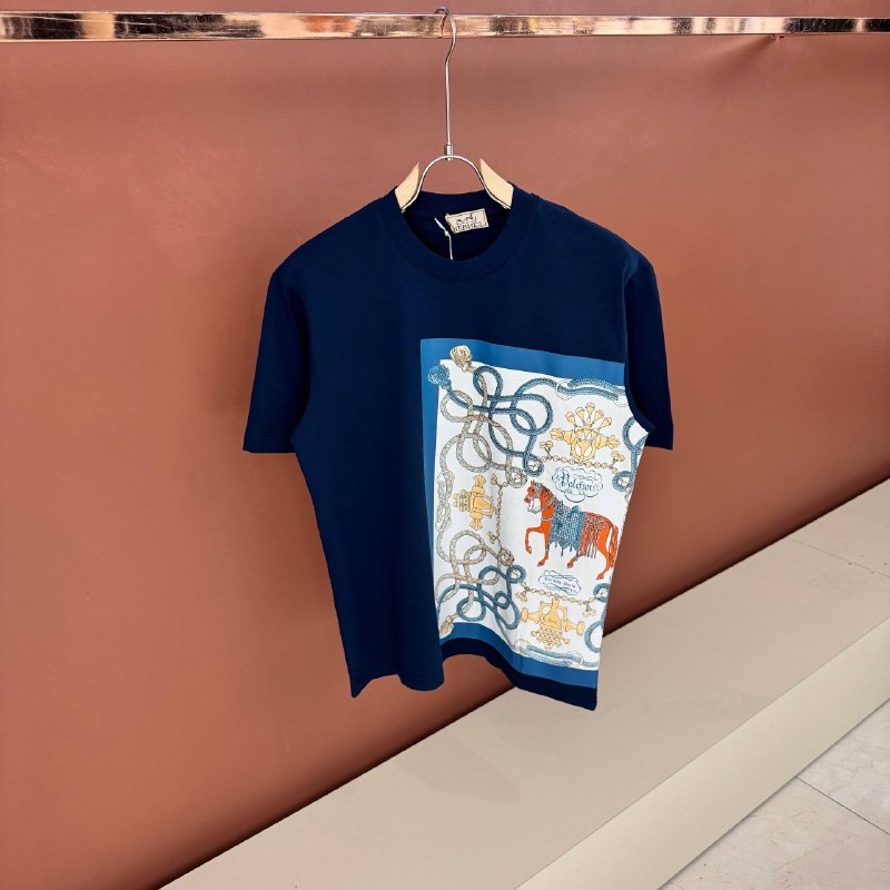 Apparel — TGr9EgwvUD1o view