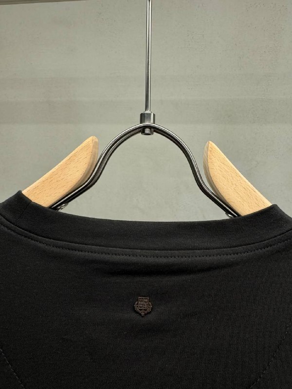 Apparel — TGrEYjvHOxzQ view