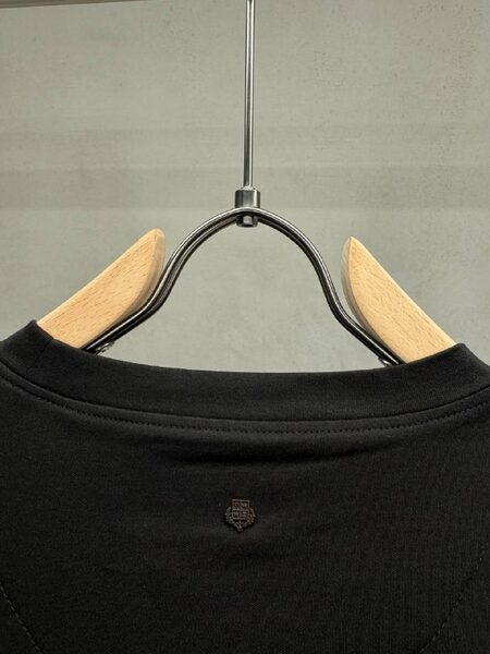 Apparel — TGrEYjvHOxzQ view 3