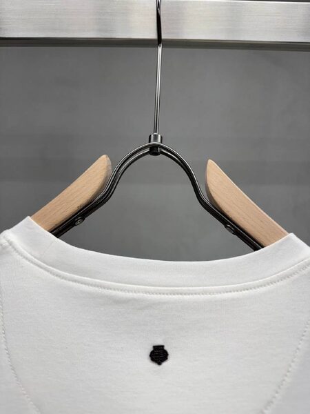 Apparel — TGrEYjvHOxzQ view 4
