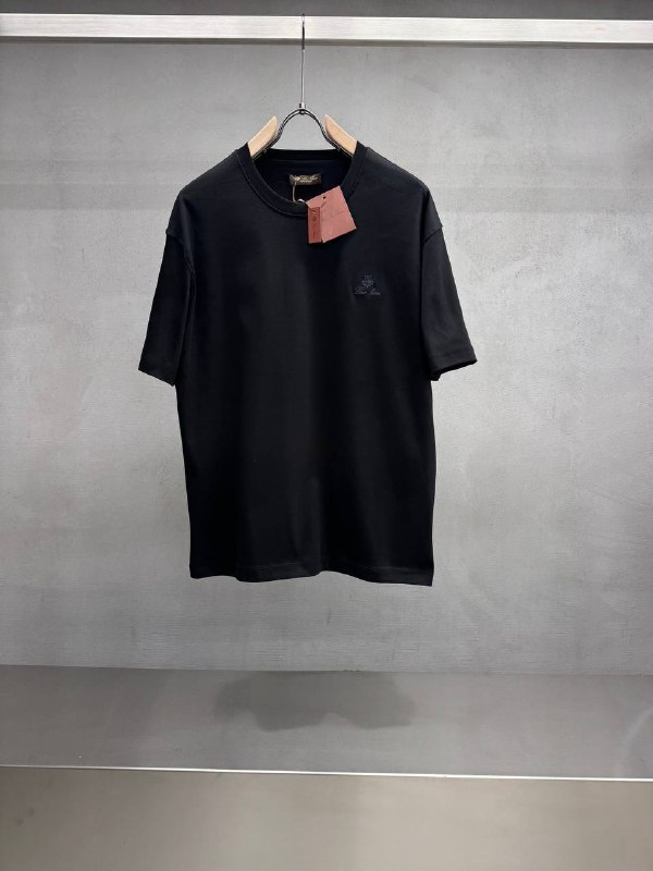 Apparel — TGrEYjvHOxzQ view