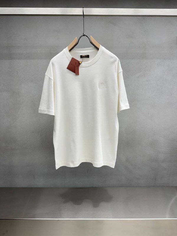Apparel — TGrEYjvHOxzQ view