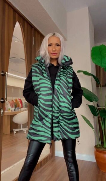 Apparel — TGrRW0q1CVAJ view 2