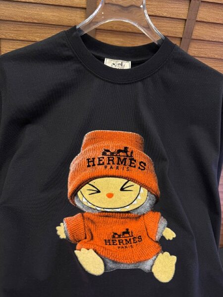 Apparel — TGr_2u1iftTL view 2