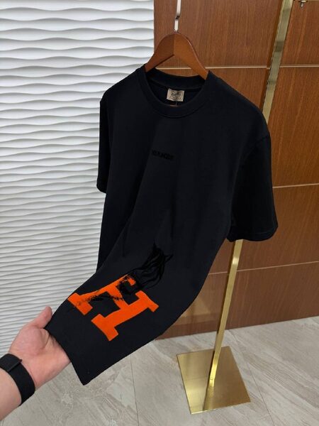 Apparel — TGr_QCi6Samj view 3