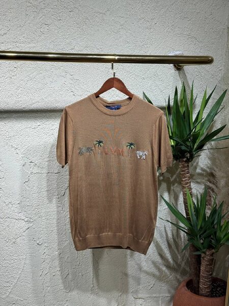 Apparel — TGr_xeOzQd2I view 5