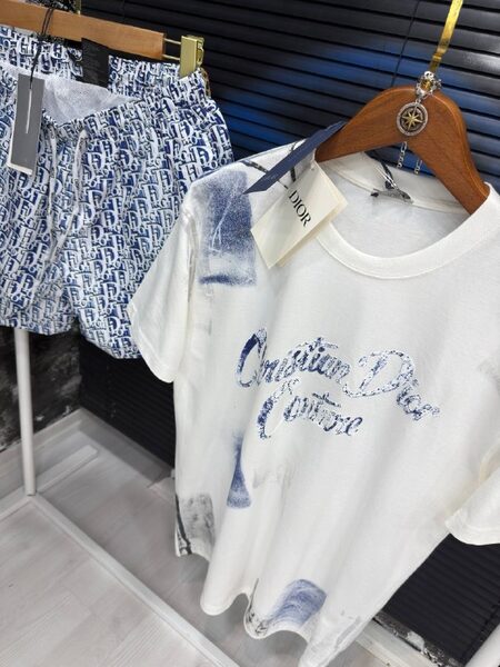 Apparel — TGrbWS9fq2nQ view 2