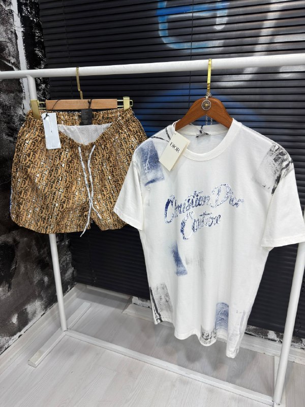 Apparel — TGrbWS9fq2nQ view