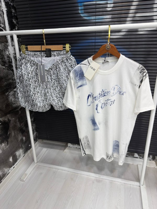 Apparel — TGrbWS9fq2nQ view