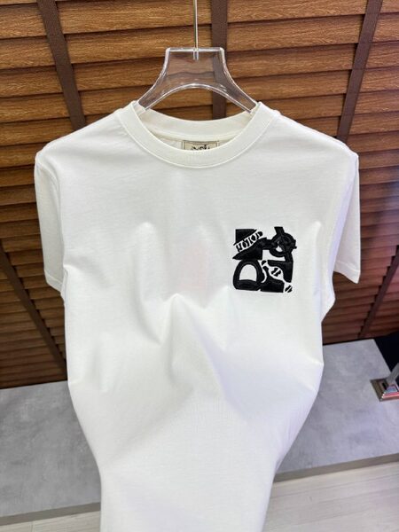 Apparel — TGs37IZF5q5W