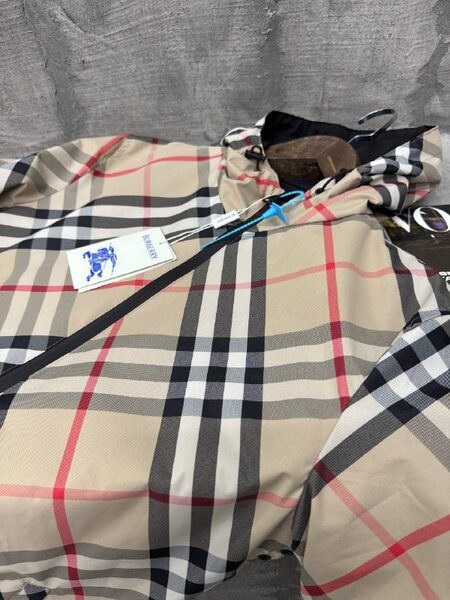 Apparel — TGsI2HN3UYYm view 5