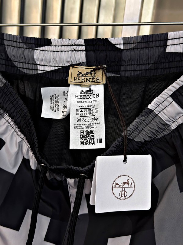 Apparel — TGsVo8hX-Zjr view