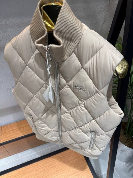 Apparel — TGspctyZHdxP view 2