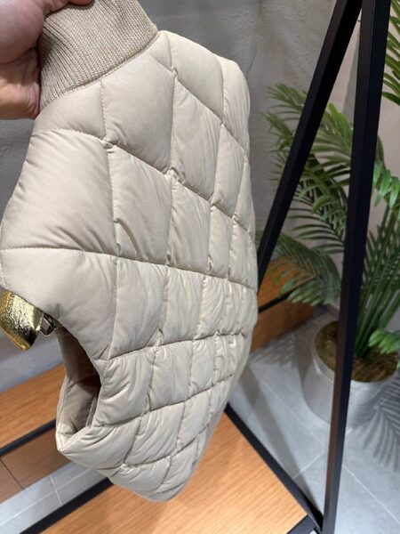 Apparel — TGspctyZHdxP view 4