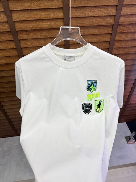Apparel — TGsuYnMNDkBE
