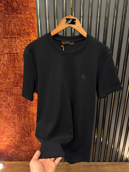 Apparel — TGsvsyo9NOhg view 2