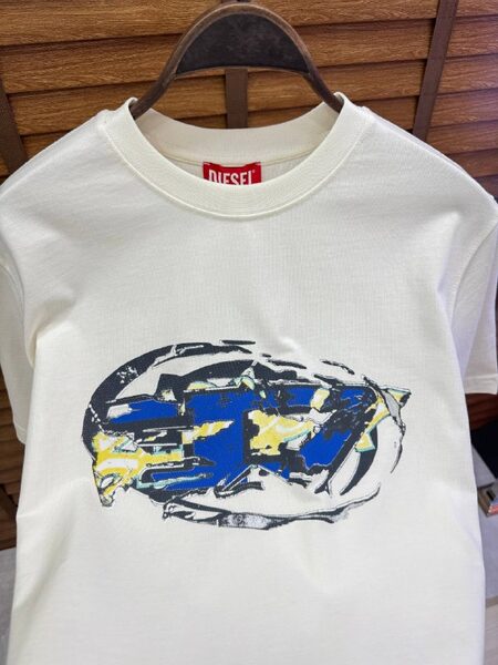 Apparel — TGtEFdo0K5n0 view 6