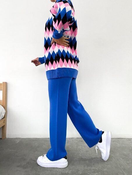 Apparel — TGtL3RHneGwY view 3
