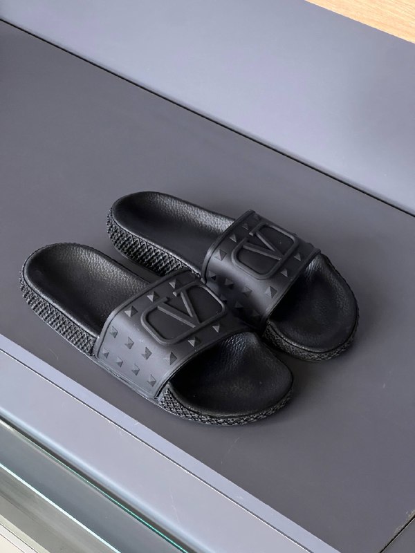 Men's Sneakers — TGtqg7enw_9s