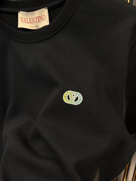 Apparel — TGtrgTl6tOFj view 3