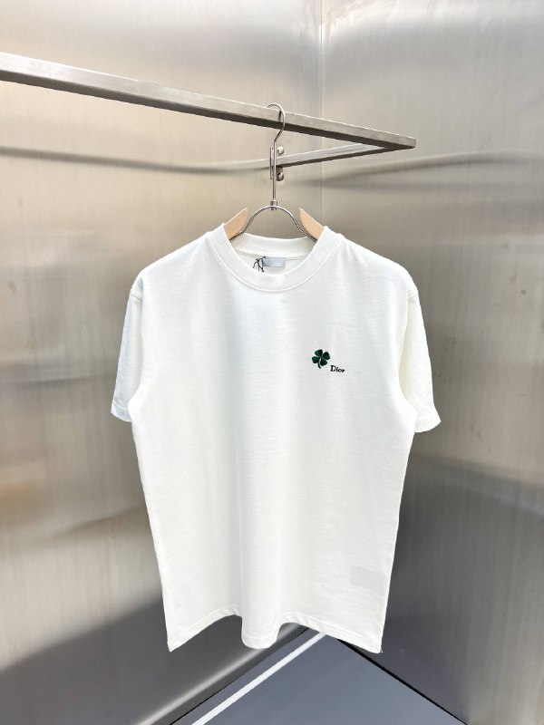 Apparel — TGu-N0SlSgA6