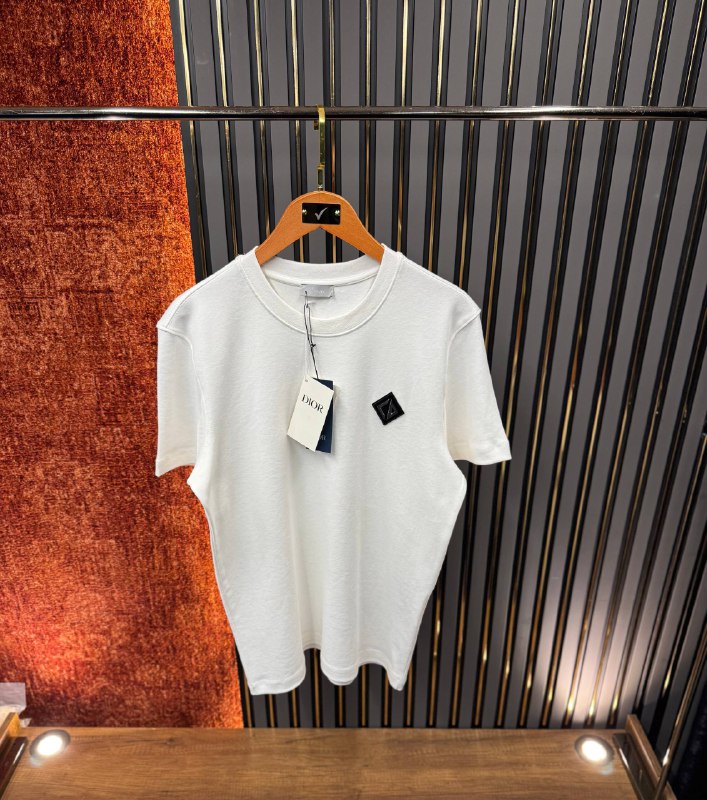 Apparel — TGuK32jSVEkq view